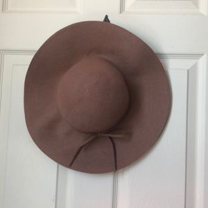 Tan hat